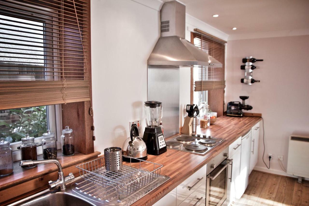 Newly Refurbished In Town Center Apartment St. Andrews Exterior photo
